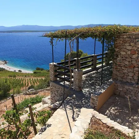 Robinson Tanika * Milna (Brac)
